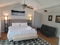 5-Bedroom Pickerel Lakefront Getaway  Sleeps 12 , Hot Tub • Game Room • Kayaks