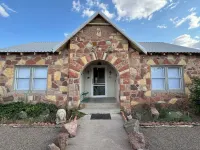 Fossil+Folk House in the heart of Fort Davis