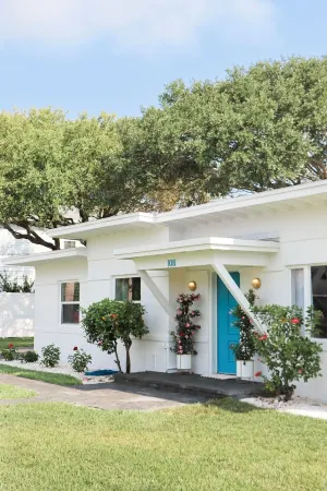 Casa Vilano 108, 5 Min Walk to Beach, Family+Pet Friendly,Heated Pool,Putt-Putt!