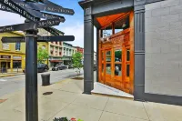 New luxury apartment in downtown Frankfort next to Distilleries. Near everything