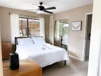 Mountain Cabin w/ Gorgeous Forest Lounge & Hot Tub