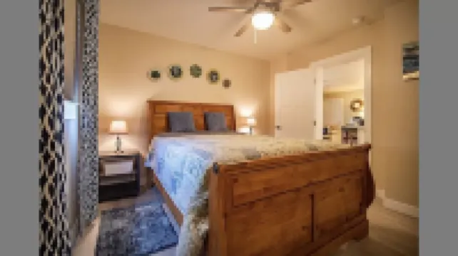 A Quick 5 Minute Drive to the Square!