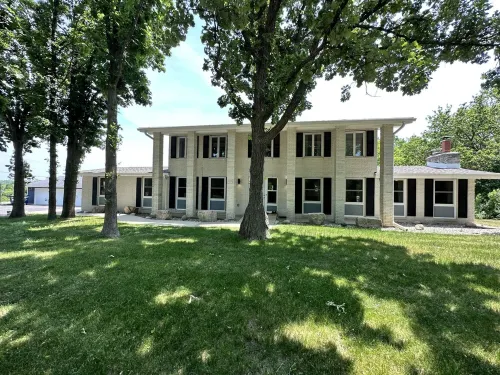 #Englishprairiebnb - 8 Bedroom - 4.5 Bathrooms
