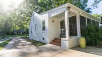 Comfy family or multi couple retreat. Near Friendly Center, Tanger, Downtown! Hotels near Sprouts Farmers Market