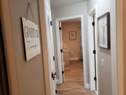 Renovated 3BR/2bath Ranch Near Hospital-Ideal for Families & Medical Stays Hotels in Shawnee