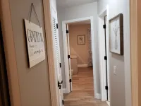 Renovated 3BR/2bath Ranch Near Hospital-Ideal for Families & Medical Stays Hotels in Shawnee