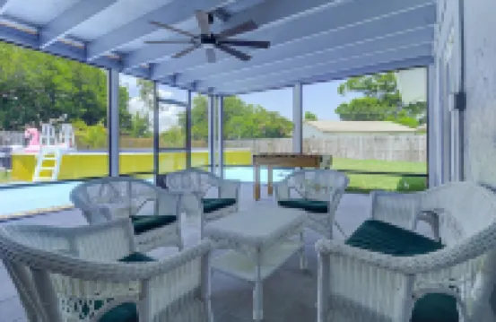 Melbourne home w/King beds, HEATED Pool, 10 mins to the beach and near USSSA!