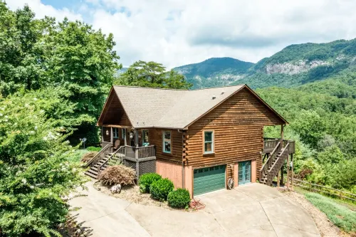 Spacious Large Cabin Lake Lure & Chimney Rock Hot Tub, Game Room, Sleeps 10