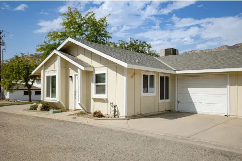 Beautiful 2-bedroom condo in serene Three Rivers near Park Entrance Hotel a Three Rivers