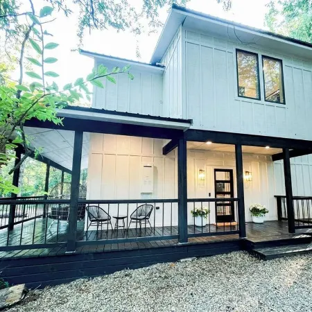 the RISER - BRAND NEW Modern Cabin in Broken Bow!