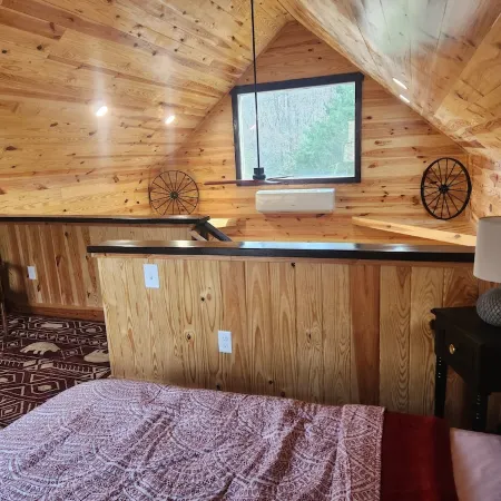 The Harmony Cabin A cozy one bedroom cabin!