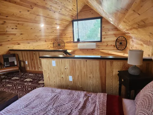 The Harmony Cabin A cozy one bedroom cabin!