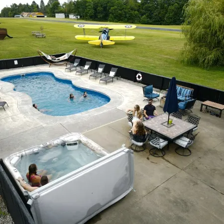The Aviator’s Lounge, loft living in the NRG, private pool & hot tub