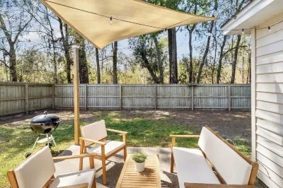 Boho Chic Retreat Savannah/Dog Friendly/3 BD/2 BATH