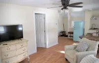 Cozy 1 king bed Apt Minutes to Okemo (Pet Friendly)