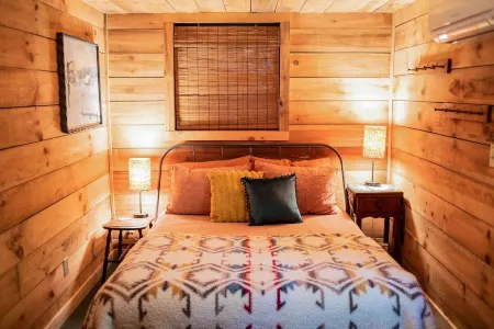 Remote cabin with creek and waterfall views 10 min from town