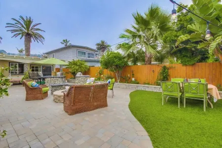 50 ft from the SAND 30 seconds Отели рядом с достопримечательностью «Торрей Пайнс Стейт Бич»