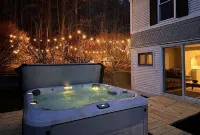 Hot Tub - 7 bedrooms - 5 minutes from Okemo Ski - enchanting 200 year old VT inn