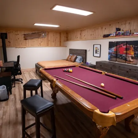 Cedar Retreat with Hot Tub, Sauna & Lake Access