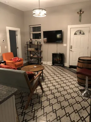 Bellevue's Hidden Treasure- 5 min to Cinti- First Floor -2BR 1BA