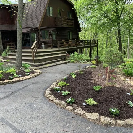 Beautiful Log Cabin with Fireplace, Fire Pit, Hot Tub & Wifi