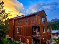 Luxury Yellowstone Chalet - Mountain Views With Jacuzzi & Sauna!
