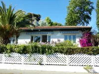 Apartment in villa in residential and quiet area, near the beach, center city and shops., - 3 stjerner