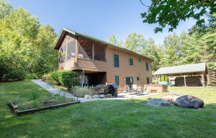 Modern Cabin w/ Hot Tub-Minutes to Lakes & Skiing