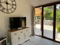 Pretty villa a stone's throw from the sea and the center....