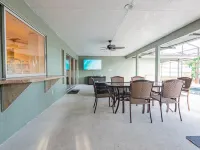 4Br Private Pool Home, Screened Lanai, & 3mi to Srq Airport Hotels in Whitfield
