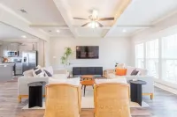 Modern Comfort in a Cozy Retreat