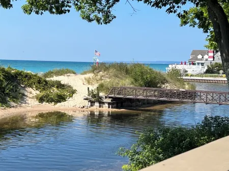 Homestead Resort - Lake Michigan Frontage 1 Bdrm Condo - (sleeps 4) - Glen Arbor Отели в г. Глен Арбор Тауншип