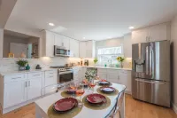 Sunny Downtown 2BR w/ Parking - 4-Star