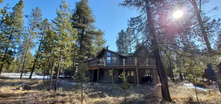 Your Own Sunriver Lodge on the Edge of the Forest - A/C -10 SHARC Passes!!
