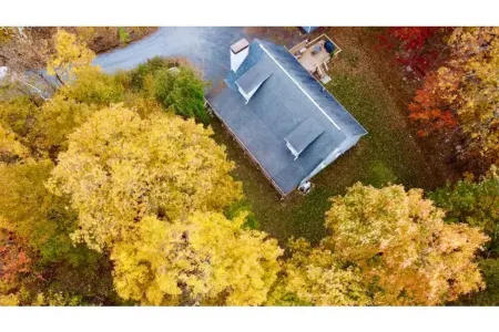 The Under Ridge Home - 4 Bedroom w/Fireplace