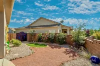 Upscale with Mtn Views, Hot Tub, 25 Mins to Zion NP