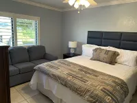Family size Condo steps away from the London Bridge, Golf Course and Rotary Park