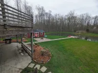 Kingsville Lodge Private Retreathot tub, pond, boats, gameroom, + more