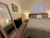 Cozy 3 BR + screened porch & FP Hotels in Taylor