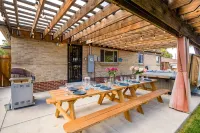 Hot Tub, Steam Room, Billiards, Ping Pong, Darts, 3 Kings, 8 beds total. Hotels in Wheat Ridge