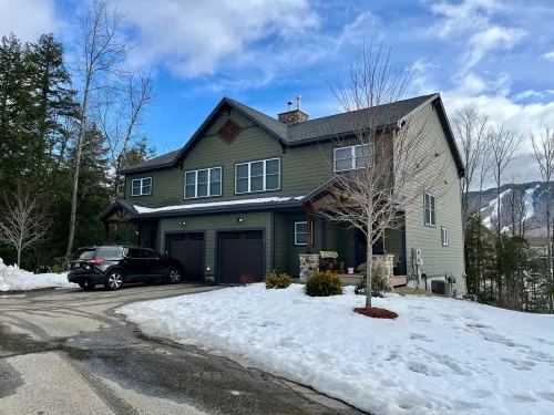 Luxury townhome in the White Mtns. Convenient to hiking and area activities!