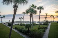 Coquina B103- Steps to the Beach & Pool