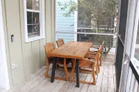 Poolside. Winter DISCOUNTS. Beach, Hot Tub, Porch & Relax!