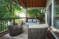 LUXE, LKN DEEP WATER, VIEWS, HOT TUB, GAME ROOM