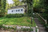 Unique Stay in a 1907 Log Cabin on The Kentucky River