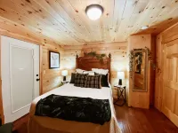 Cozy Chalet retreat on Lake Pennock