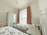 Porthmadog, Mountain Views, 5 Bedrooms, 5 Bathrooms, Sleeps 11 Hotels in Porthmadog