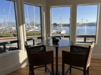 Luxury waterfront! The Pagoda Beach House