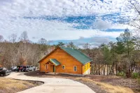 Cozy log cabin with Lakefront and Private Dock