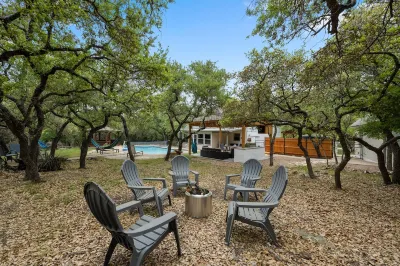 Pickleball, Heated pool, Hot tub, 2.5 Acres full of oaks Hotels near The Quarry Splash Pad at Williamson County Southwest Regional Park